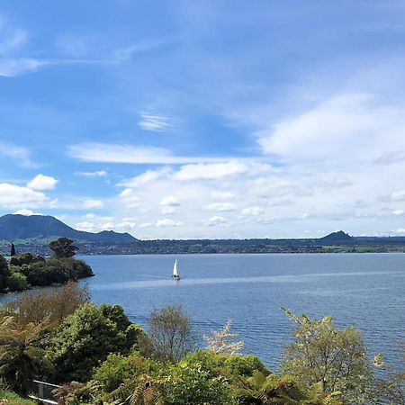 Acacia Haven - Beautiful Lake Views Taupo Eksteriør billede