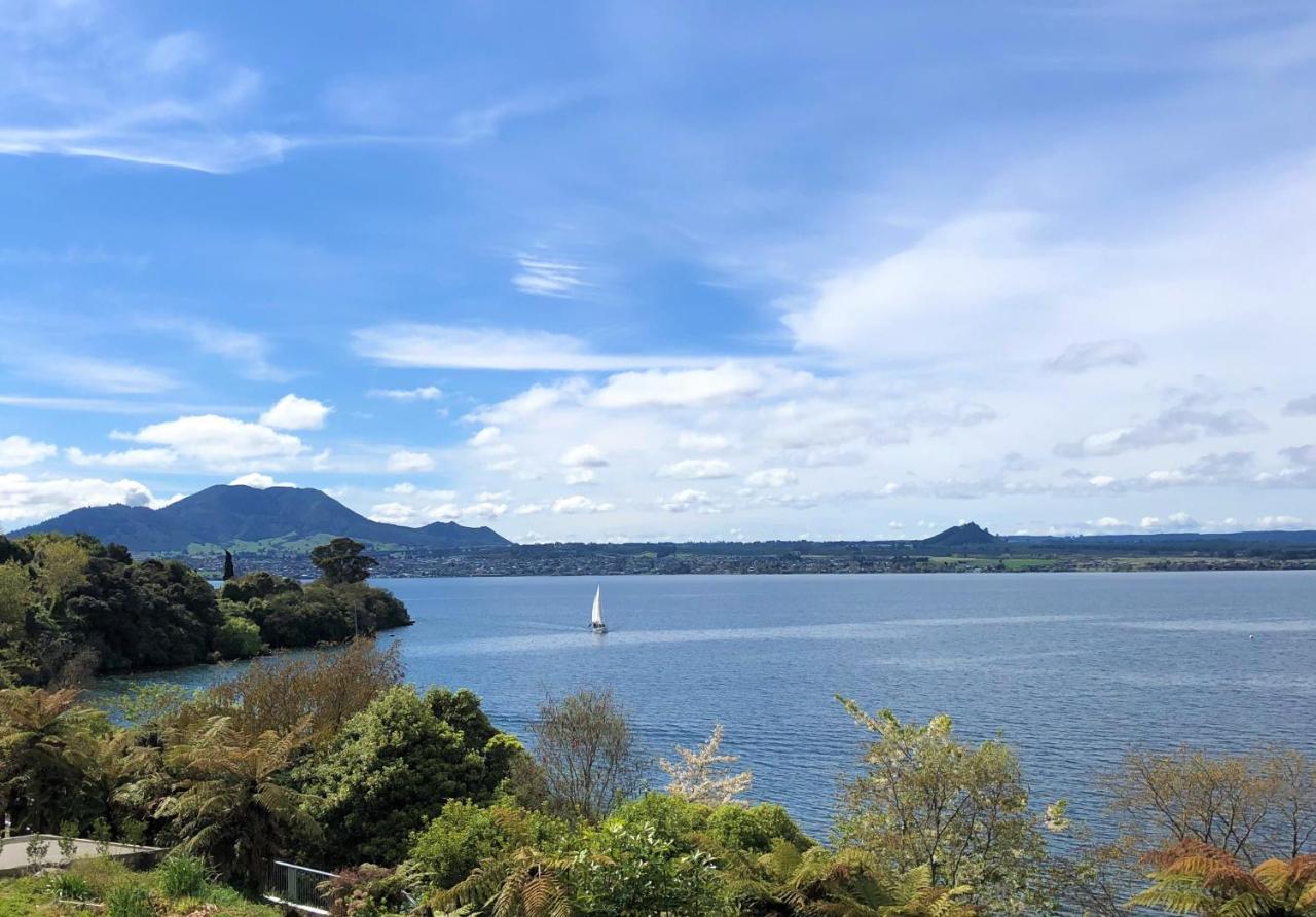 Acacia Haven - Beautiful Lake Views Taupo Eksteriør billede