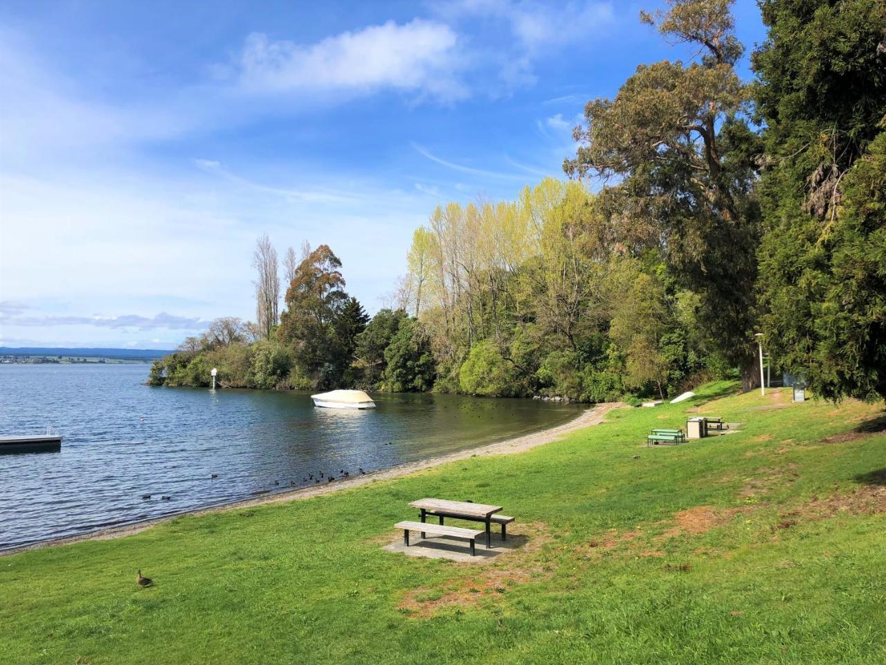 Acacia Haven - Beautiful Lake Views Taupo Eksteriør billede