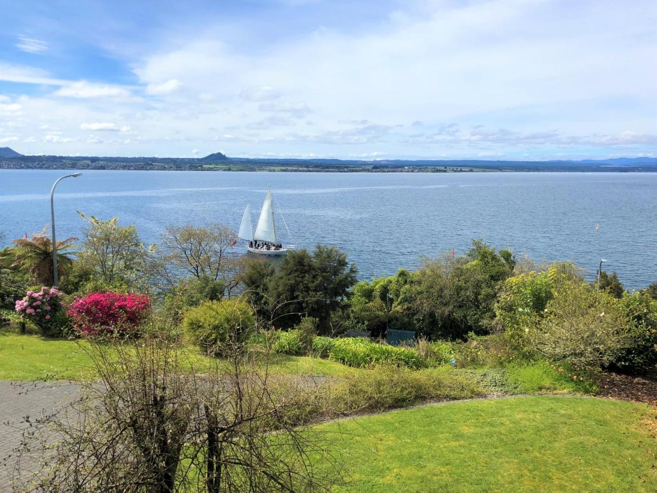 Acacia Haven - Beautiful Lake Views Taupo Eksteriør billede